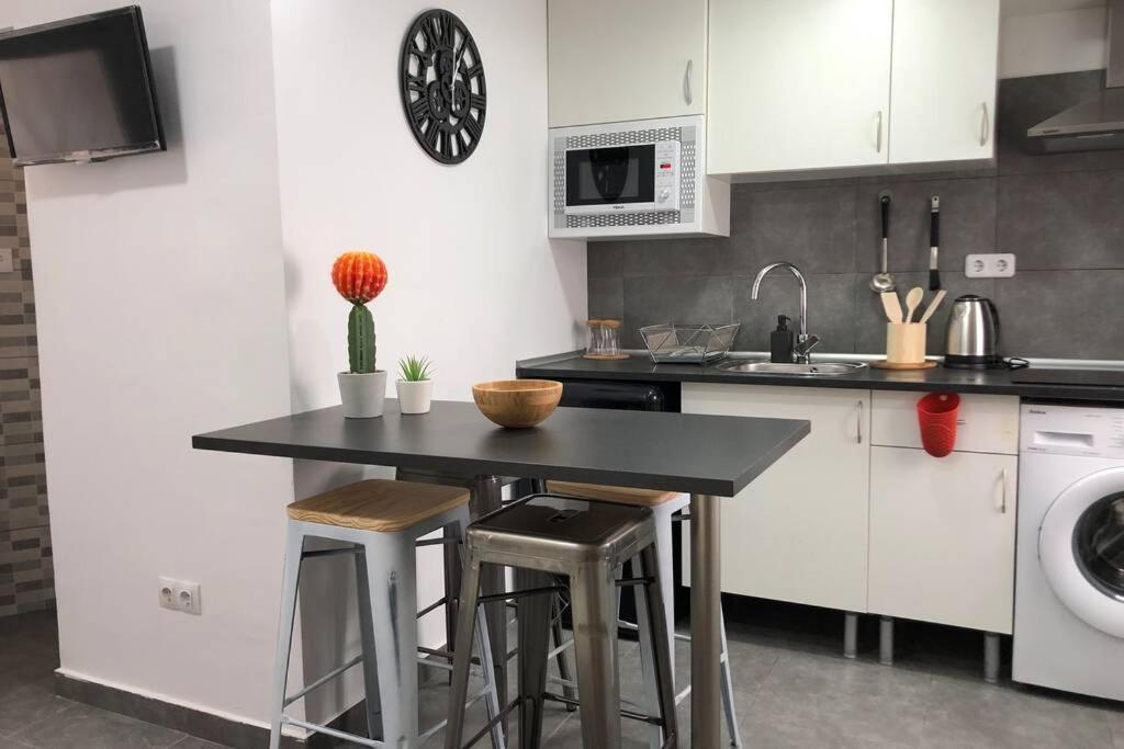 Ferienwohnung M4 Cool Terrace. 1 Min To Metro. 15 Min To Center Esplugues de Llobregat Exterior foto